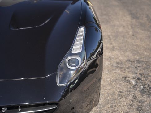 Used 2015 Ferrari California T image 19