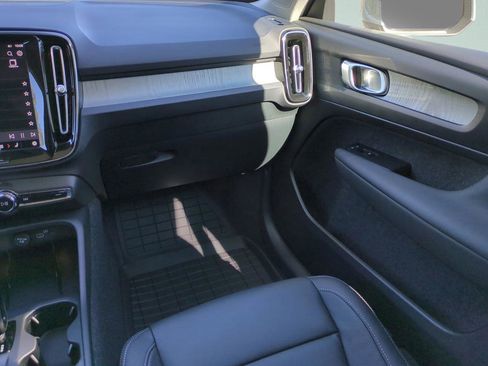 New 2025 Volvo XC40 B5 Core w/ Protection Package Premier image 13