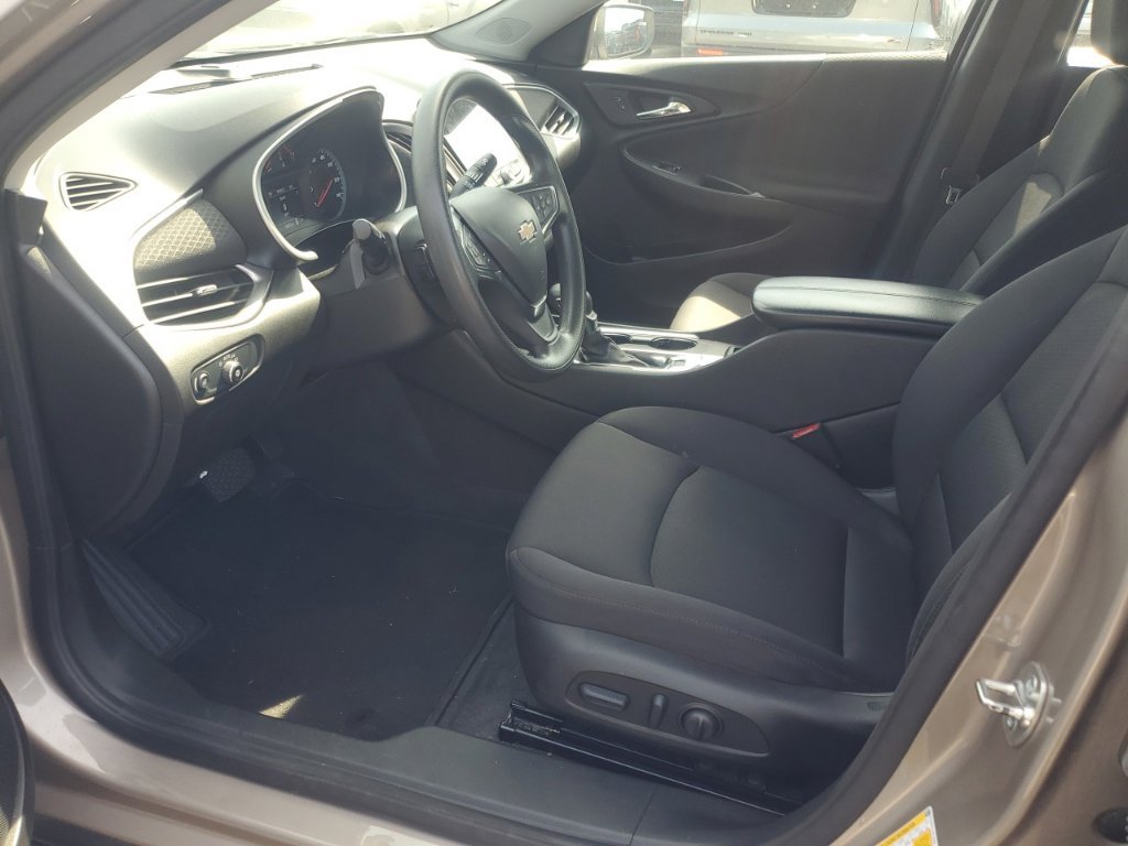 Used 2025 Chevrolet Malibu LT FWD image 12