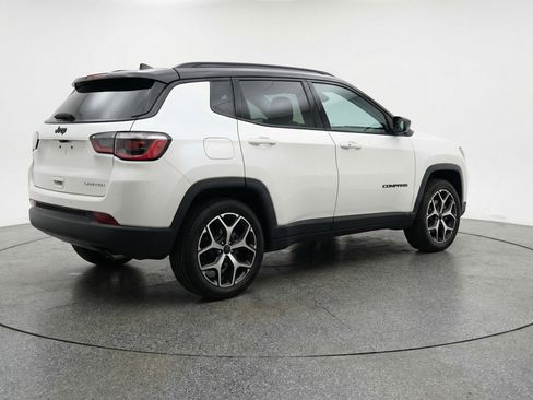 Used 2025 Jeep Compass Limited AWD/4WD image 9