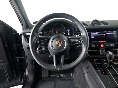Certified 2025 Porsche Macan AWD/4WD image 40