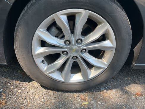 Used 2019 Chevrolet Malibu LT FWD image 12