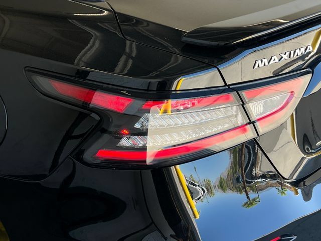 Used 2022 Nissan Maxima SR w/ Sport Mat Group FWD image 16