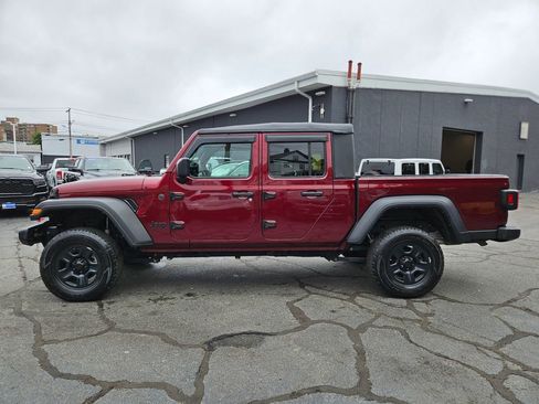 Used 2022 Jeep Gladiator Sport image 2