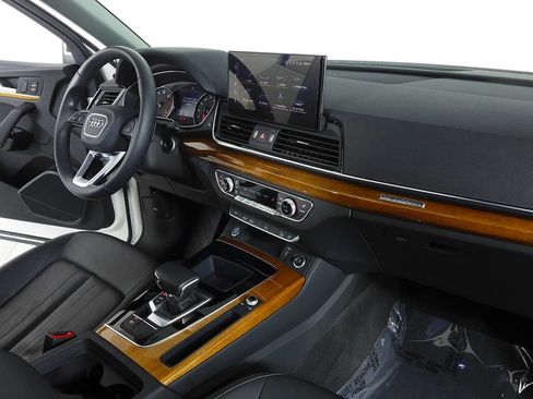 Used 2023 Audi Q5 2.0T Premium w/ Convenience Package image 13