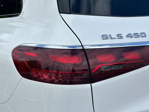 Used 2025 Mercedes-Benz GLS 450 4MATIC image 12