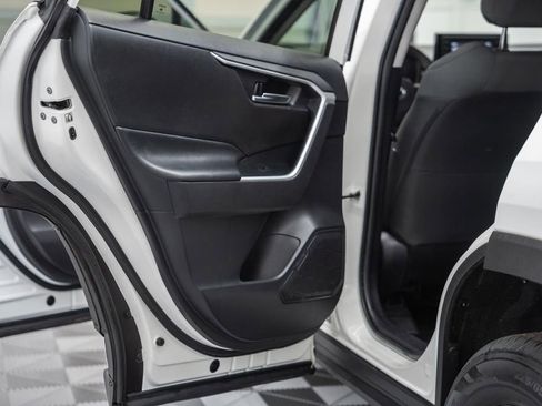 Used 2020 Toyota RAV4 XLE image 36