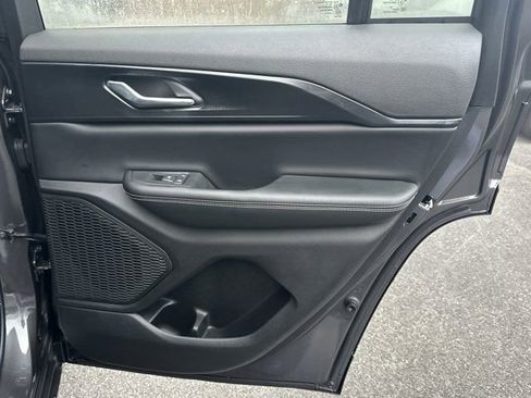 New 2025 Jeep Grand Cherokee Altitude image 18