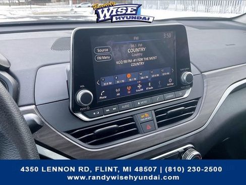 Used 2024 Nissan Altima 2.5 SV image 8