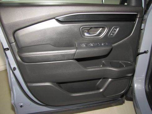 Certified 2025 Honda Pilot Touring image 10