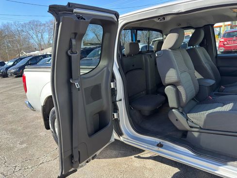 Used 2010 Nissan Frontier SE w/ SE Value Truck Pkg image 17