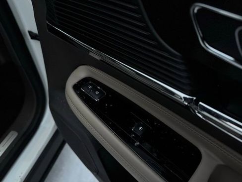 Certified 2022 Lincoln Corsair Standard w/ Equipment Group 101A image 19