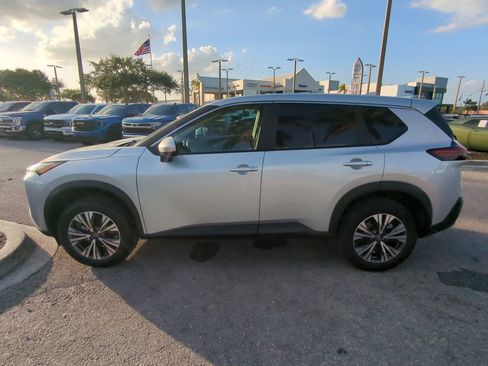 Used 2023 Nissan Rogue SV image 8