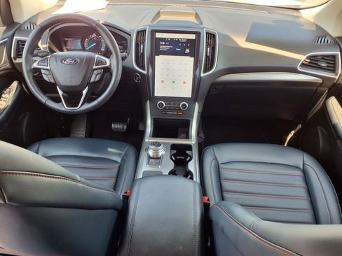 Used 2023 Ford Edge SEL w/ Sport Appearance Package image 9