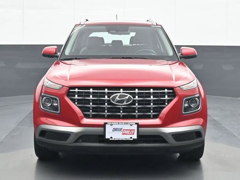 Used 2023 Hyundai Venue Limited image 1