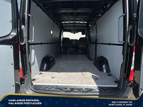 Used 2024 Mercedes-Benz Sprinter 2500 image 24
