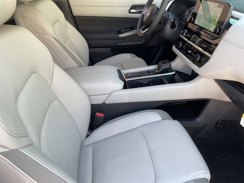 New 2025 Nissan Pathfinder SL image 34