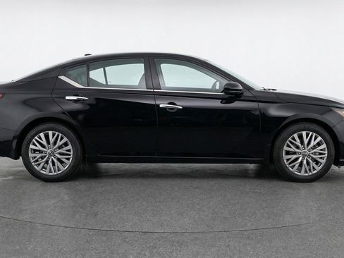 Used 2025 Nissan Altima 2.5 SV image 9