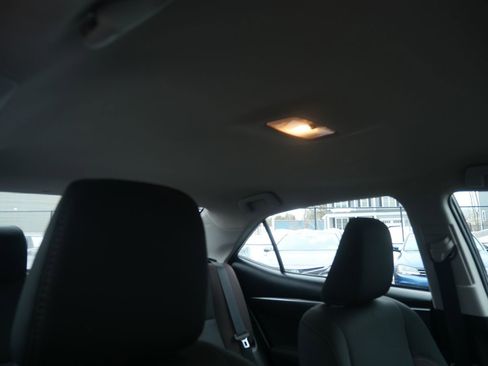 Used 2019 Toyota Corolla LE image 18