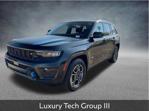 Used 2022 Jeep Grand Cherokee Trailhawk w/ Advanced Protech Group II AWD/4WD image 4