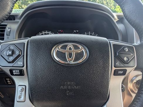 Used 2018 Toyota 4Runner SR5 AWD/4WD image 24