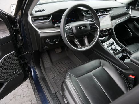 Used 2024 Jeep Grand Cherokee L Limited AWD/4WD image 15