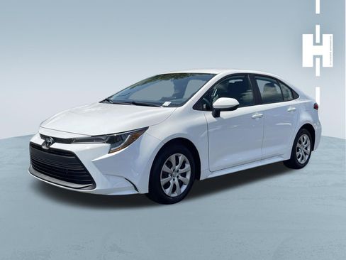 Used 2026 Toyota Corolla LE FWD image 3