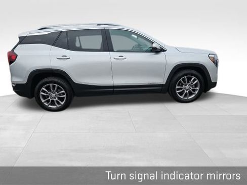 Used 2022 GMC Terrain SLT image 25