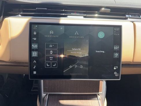Used 2025 Land Rover Range Rover SE AWD/4WD image 13