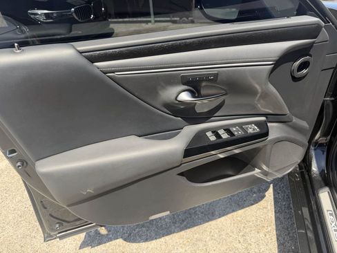 Used 2025 Lexus ES 300h w/ Premium Package FWD image 6