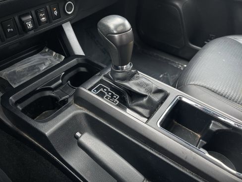 Used 2019 Toyota Tacoma TRD Sport AWD/4WD image 18