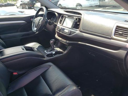 Used 2019 Toyota Highlander XLE AWD/4WD image 20