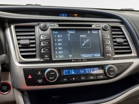 Used 2017 Toyota Highlander Limited AWD/4WD image 17