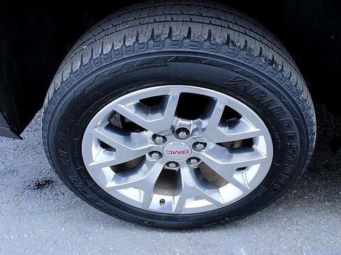 Used 2017 GMC Yukon XL SLE w/ SLE Value Package image 17