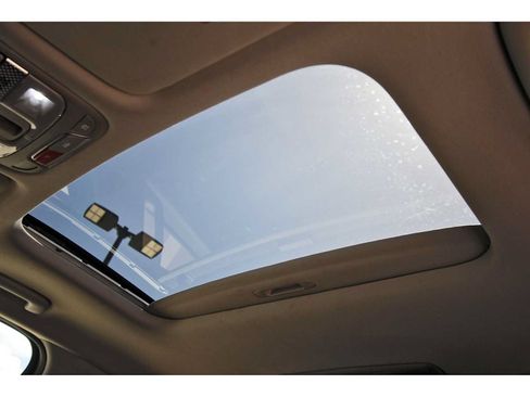 Used 2025 Kia Telluride S FWD image 30