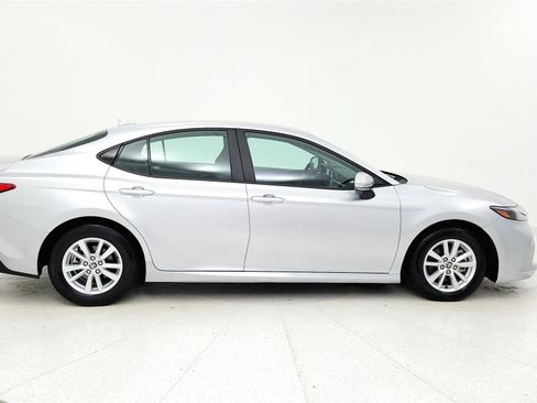 Used 2025 Toyota Camry LE image 5