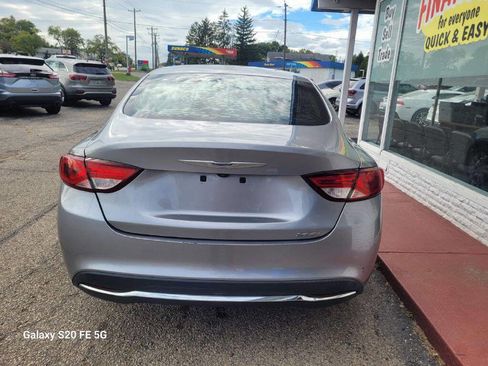 Used 2016 Chrysler 200 Limited image 5