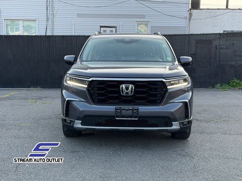 Used 2023 Honda Pilot Touring image 2