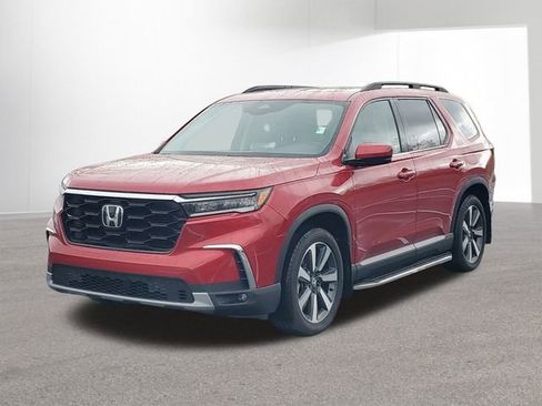 Used 2025 Honda Pilot Touring image 1