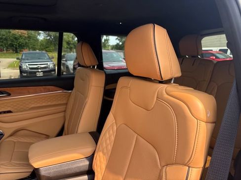 Used 2025 Jeep Grand Cherokee L Summit AWD/4WD image 22
