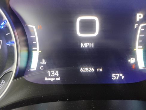 Used 2023 Chrysler Pacifica Touring-L image 10