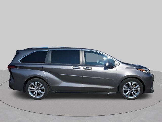Used 2021 Toyota Sienna Platinum FWD image 6
