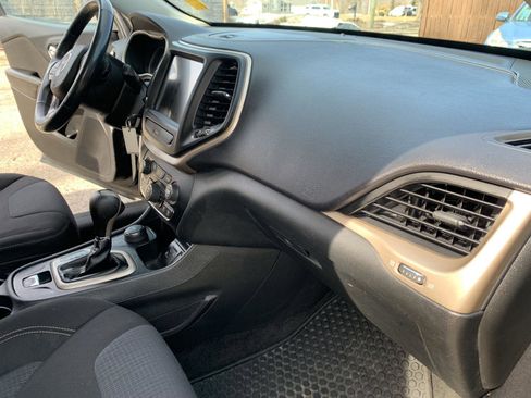 Used 2015 Jeep Cherokee Latitude w/ Cold Weather Group image 20