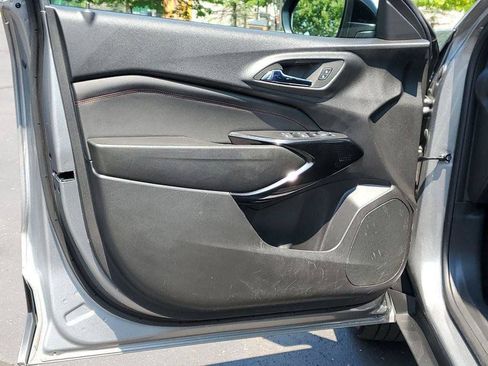 Used 2024 Chevrolet Trax RS w/ Sunroof Package FWD image 21
