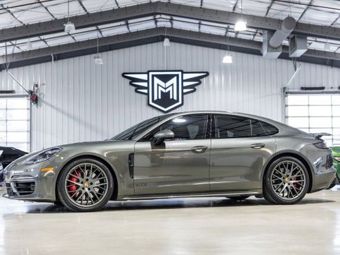 Used 2023 Porsche Panamera GTS image 1