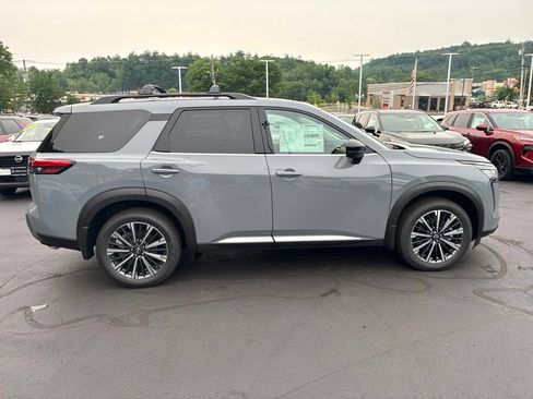 New 2026 Nissan Pathfinder Platinum AWD/4WD image 8