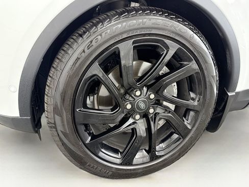 Certified 2025 Land Rover Discovery S image 29