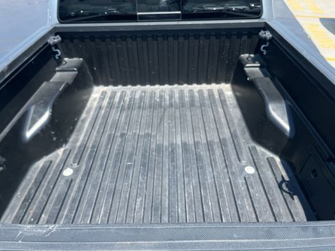 Used 2022 Toyota Tacoma SR5 AWD/4WD image 8