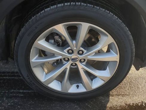 Certified 2023 Ford Explorer Platinum w/ Technology Package image 5