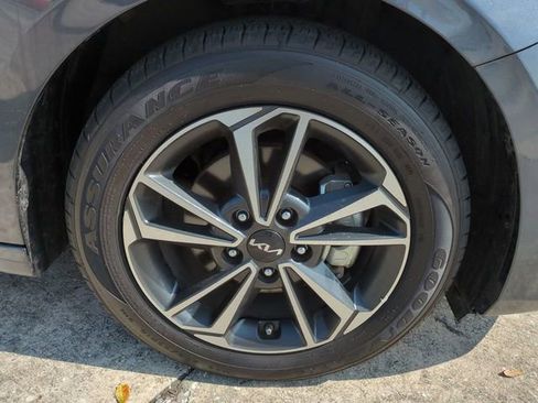 Used 2024 Kia Forte LXS image 11